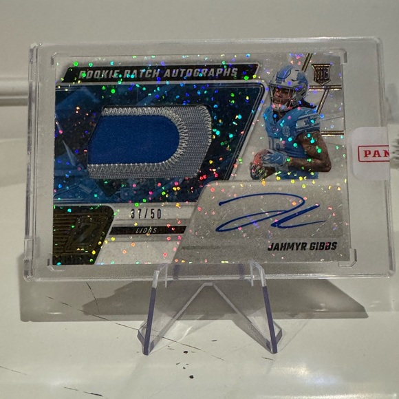 2023 Jahmyr Gibbs /50 Panini Zenith White Sparkle Autograph. Panini sealed - Picture 8 of 10